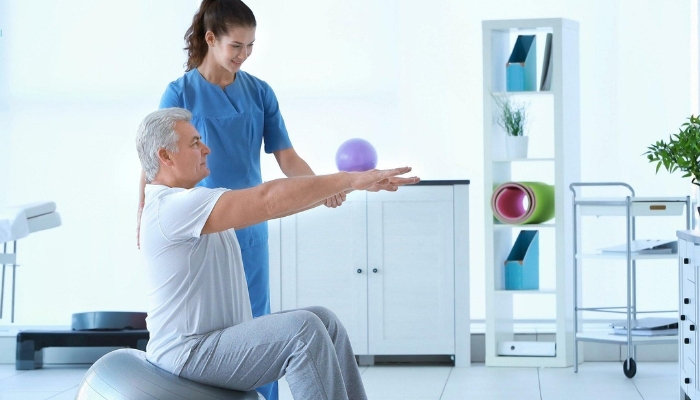 Vật lý trị liệu trong chăm sóc người cao tuổi, người bị liệt  – Phục hồi sức mạnh và khả năng vận động